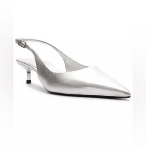Arezzo
Women's Sutton Low Stiletto Pump  Silver Never Worn‼️ Size 10B
